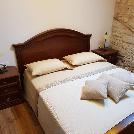 Antique Apartment Arsenale Rovinj Luaran gambar