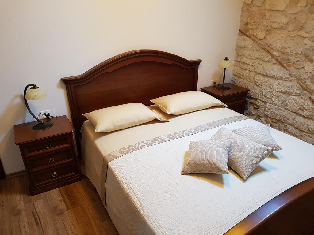 Antique Apartment Arsenale Rovinj Luaran gambar
