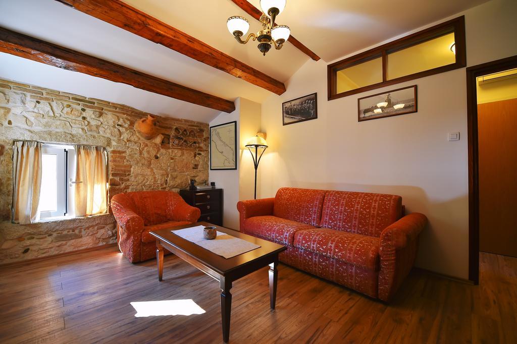 Antique Apartment Arsenale Rovinj Luaran gambar