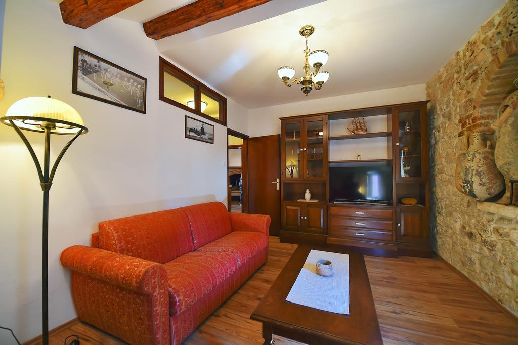 Antique Apartment Arsenale Rovinj Luaran gambar
